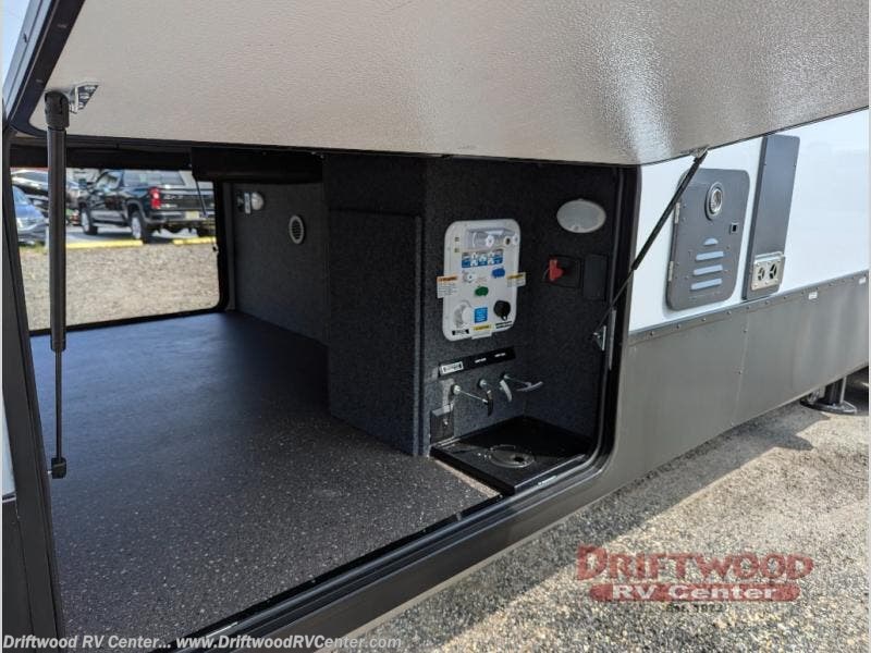 New 2026 East to West Ahara 383UR available in Clermont, New Jersey