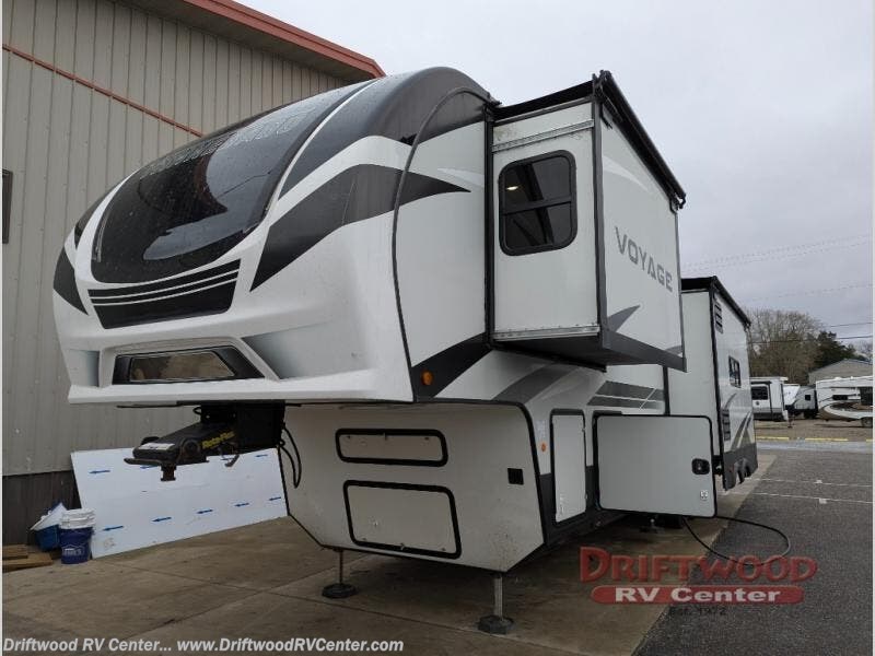 2021 Voyage 3134RL by Winnebago from Driftwood RV Center in Clermont, New Jersey