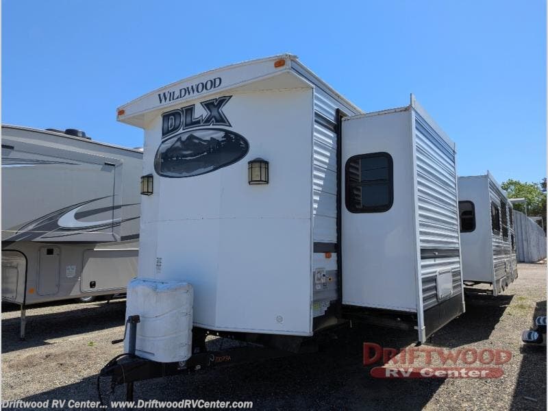 2015 Wildwood DLX 402QBQ by Forest River from Driftwood RV Center in Clermont, New Jersey