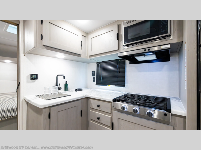 New 2026 Coachmen Clipper 6K Series 25RB available in Clermont, New Jersey