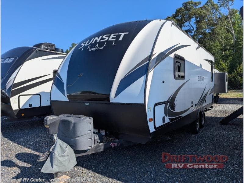 2018 Sunset Trail Super Lite SS200RD by CrossRoads from Driftwood RV Center in Clermont, New Jersey