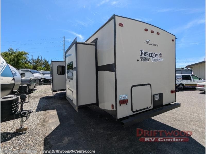 Used 2017 Coachmen Freedom Express 321FEDS available in Clermont, New Jersey