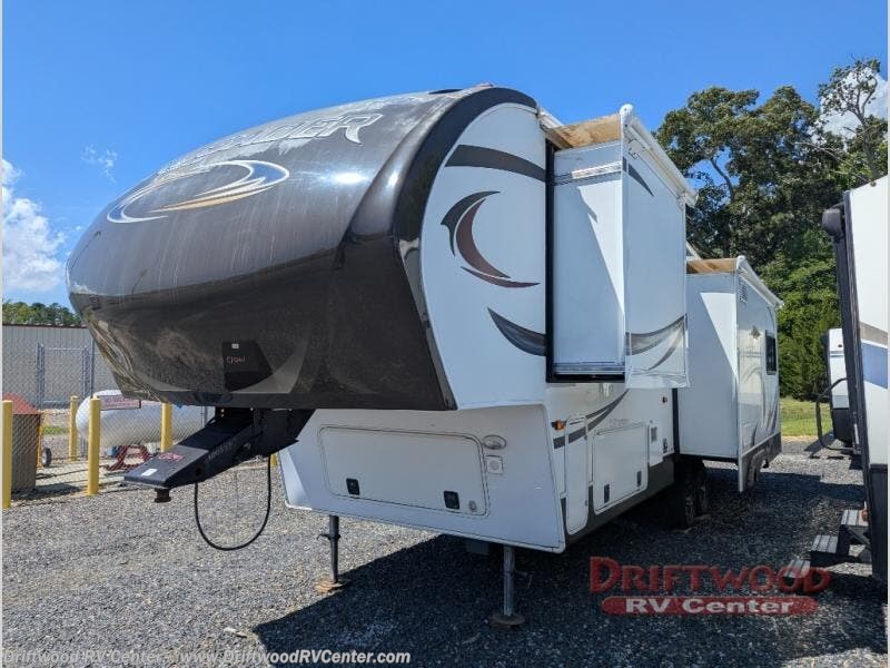 2014 Crusader 294RLT by Prime Time from Driftwood RV Center in Clermont, New Jersey