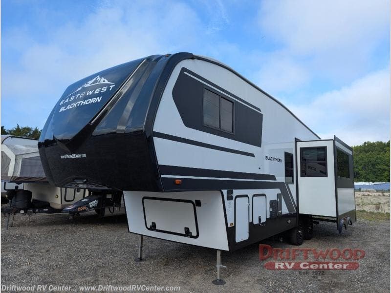 2024 Blackthorn Half-Ton 27BH-OK by East to West from Driftwood RV Center in Clermont, New Jersey