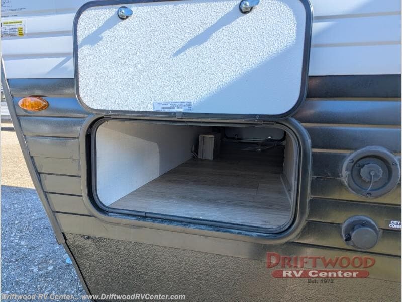 New 2027 Coachmen Clipper 6K Series 262DBS available in Clermont, New Jersey