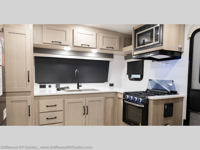 2025 Flagstaff Micro Lite 25FKBS by Forest River from Driftwood RV Center in Clermont, New Jersey