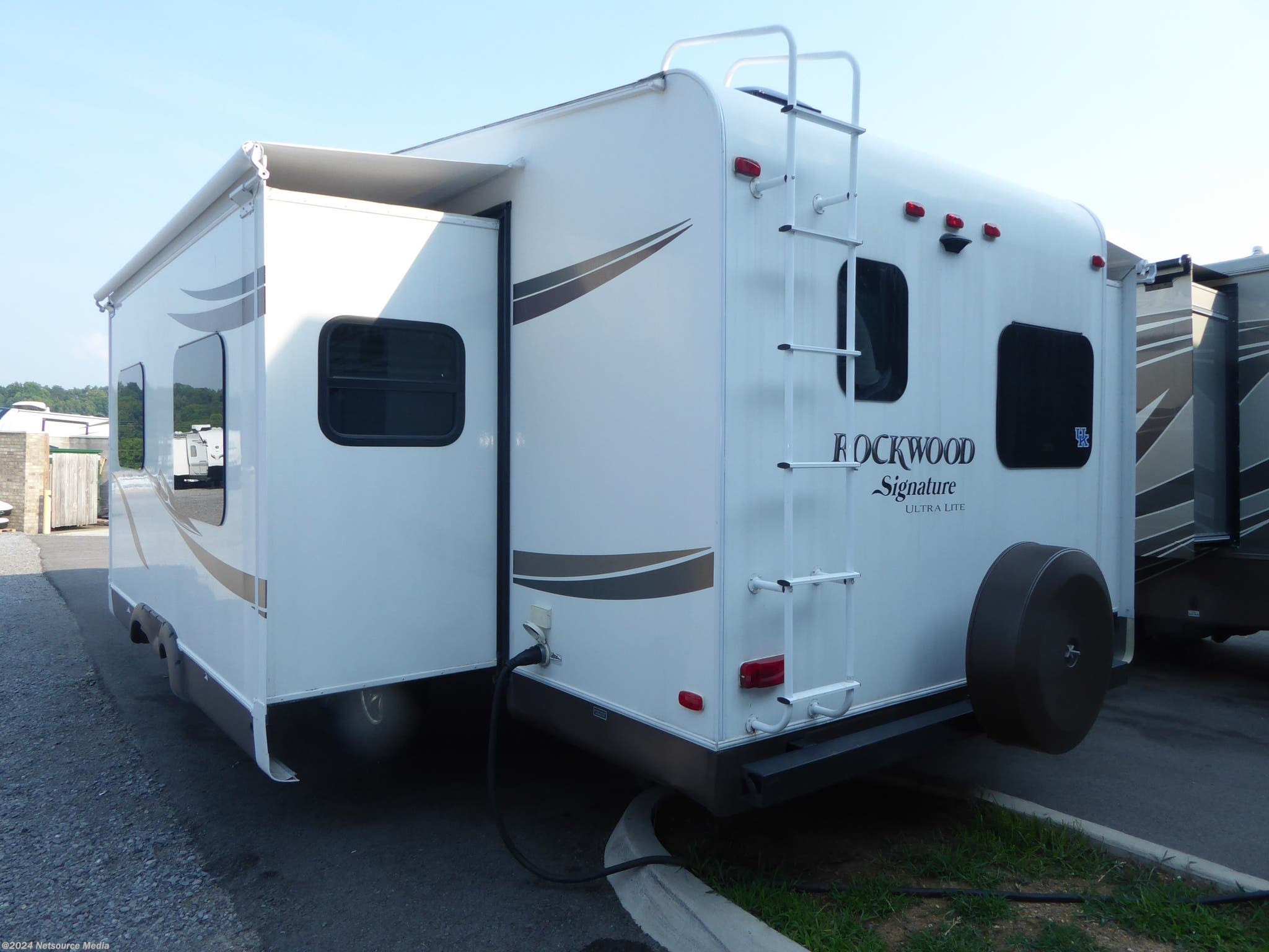 2015 Forest River Rockwood Signature Ultra Lite 8281WS RV for Sale in 2015 Forest River Rockwood Signature Ultra Lite 8281ws