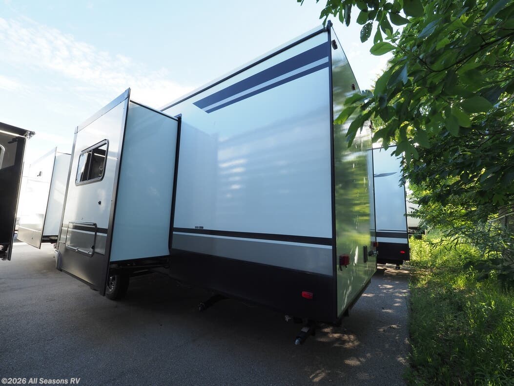 New 2026 CrossRoads Hampton HP372FDB available in Muskegon, Michigan