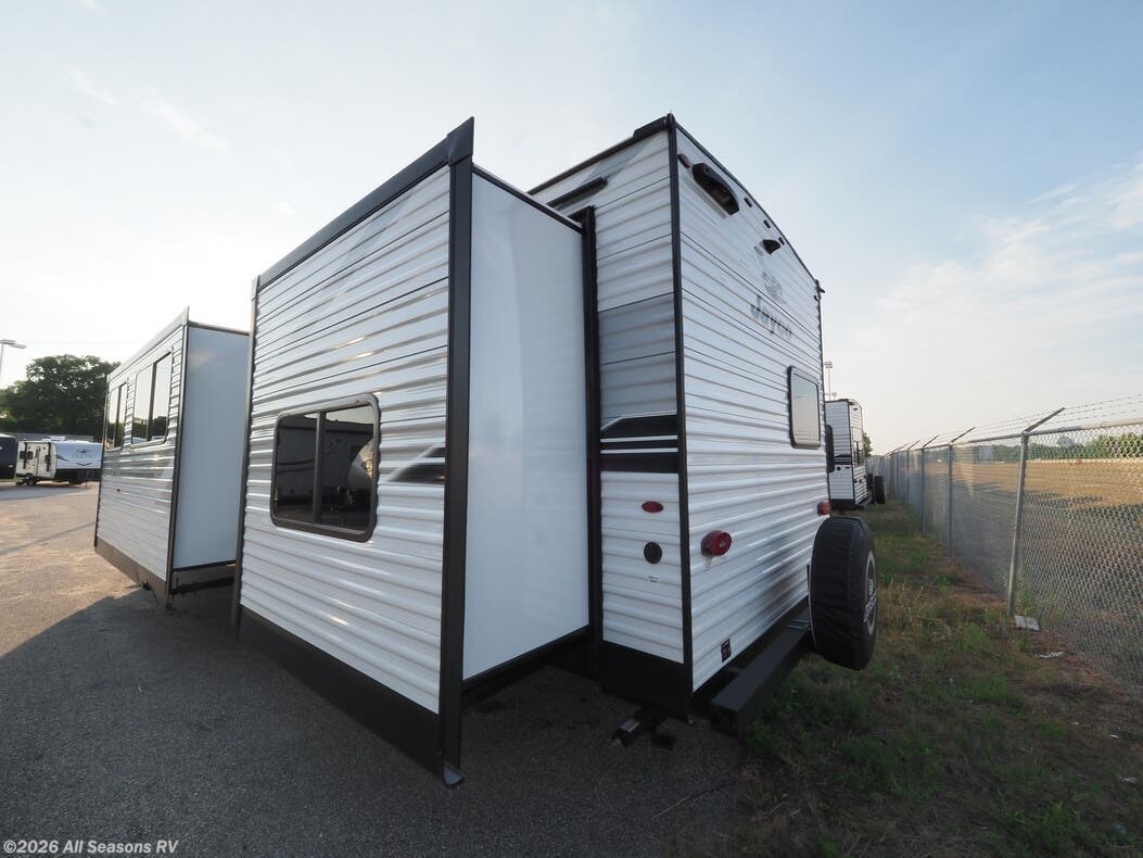 New 2026 Jayco Jay Flight SLX 321BDS available in Muskegon, Michigan