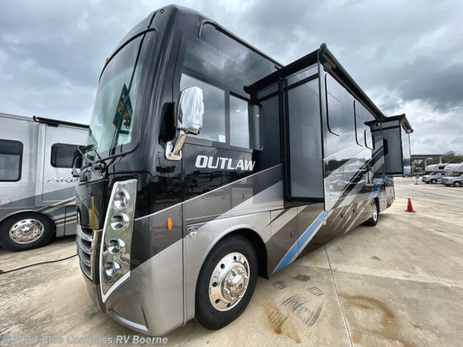 2024 Outlaw 38KB by Thor Motor Coach from Blue Compass RV Boerne in Boerne, Texas