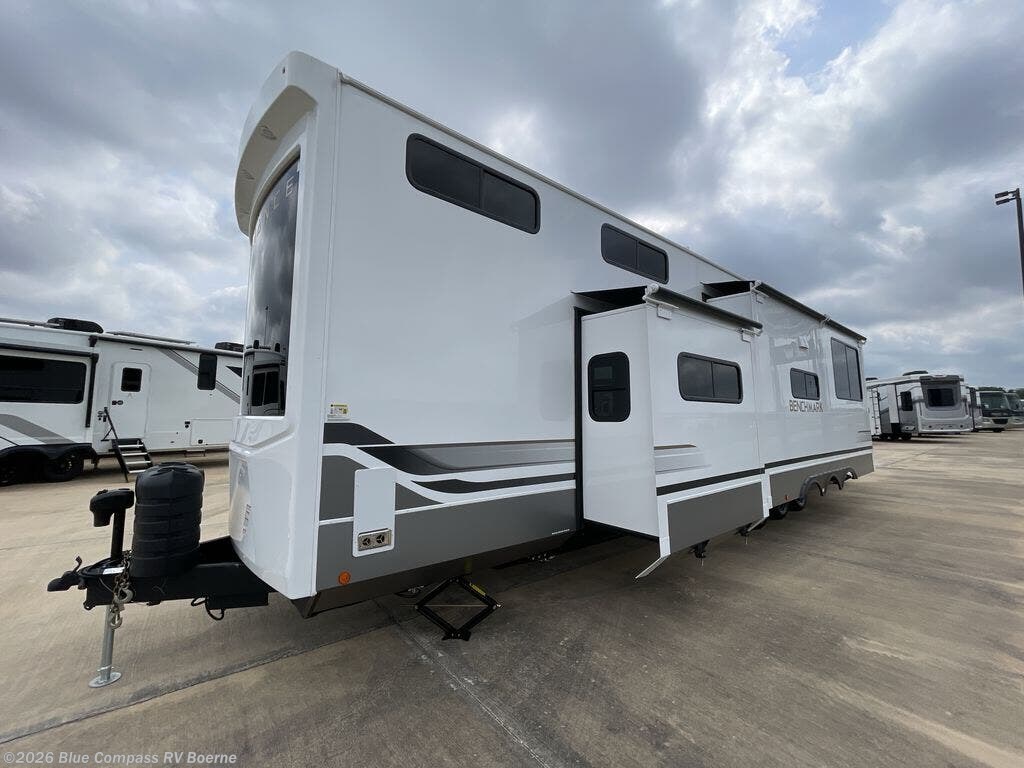 2025 Benchmark 44LFT by Alliance RV from Blue Compass RV Boerne in Boerne, Texas