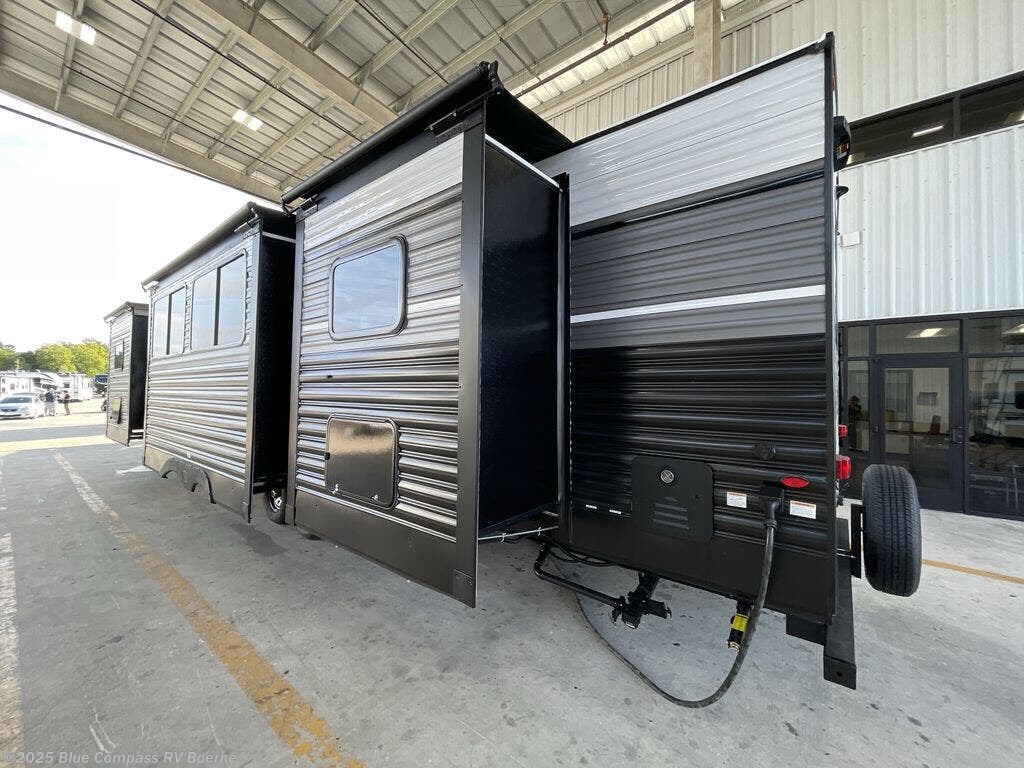 New 2026 CrossRoads Zinger 390DB available in Boerne, Texas