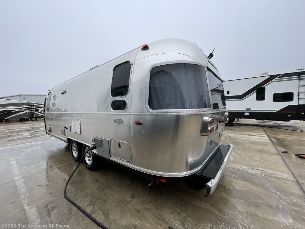 Used 2019 Airstream Flying Cloud 26RB Twin available in Boerne, Texas
