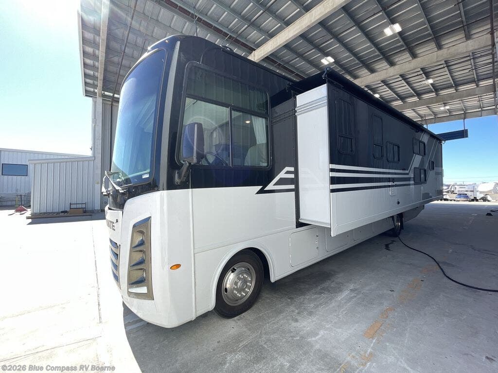2026 Resonate 32B by Thor Motor Coach from Blue Compass RV Boerne in Boerne, Texas