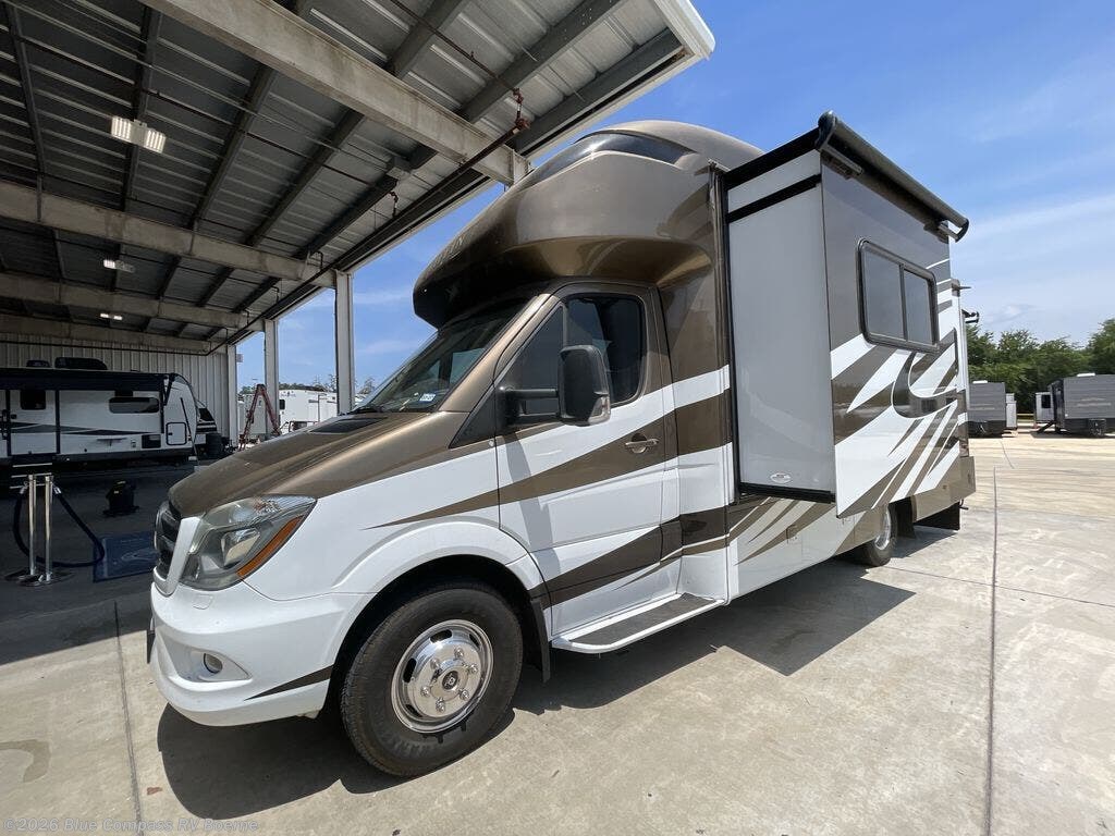 2017 Tiffin Wayfarer 24QW - Used Class C For Sale by Blue Compass RV Boerne in Boerne, Texas