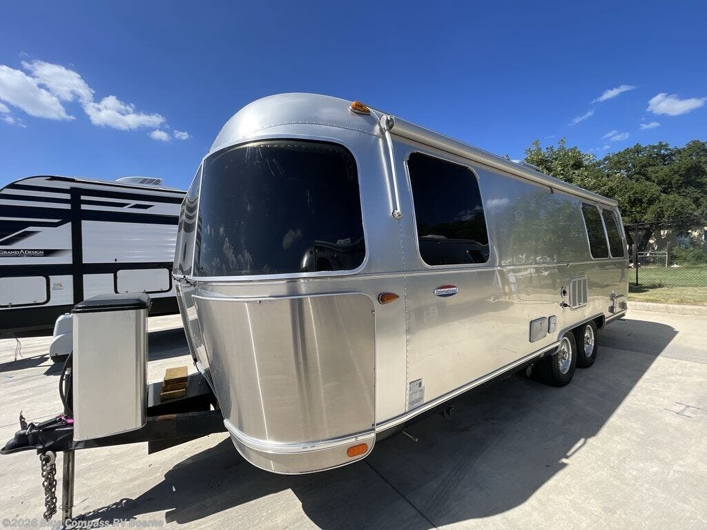 2018 Airstream International 25FBQ - Used Travel Trailer For Sale by Blue Compass RV Boerne in Boerne, Texas