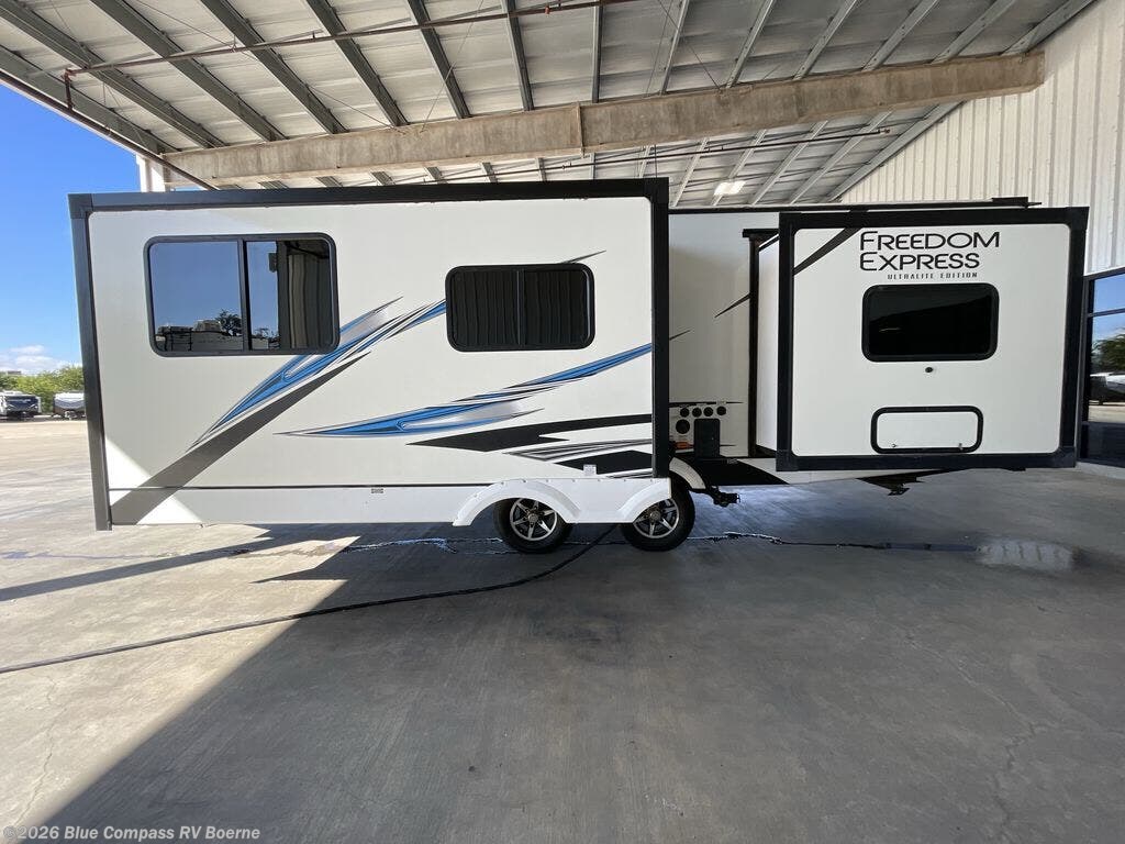 2021 Freedom Express Ultra Lite 259FKDS by Coachmen from Blue Compass RV Boerne in Boerne, Texas