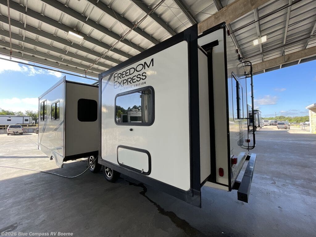 Used 2021 Coachmen Freedom Express Ultra Lite 259FKDS available in Boerne, Texas