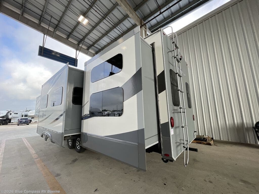 Used 2020 Highland Ridge Silverstar 427BHS available in Boerne, Texas