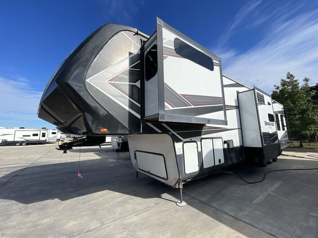 2027 Grand Design Momentum G-Class 397TH - Used Toy Hauler For Sale by Blue Compass RV Boerne in Boerne, Texas