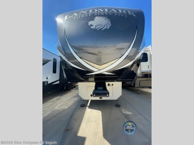 2018 Heartland Landmark 365 Oshkosh RV for Sale in Seguin, TX 78155 348613C