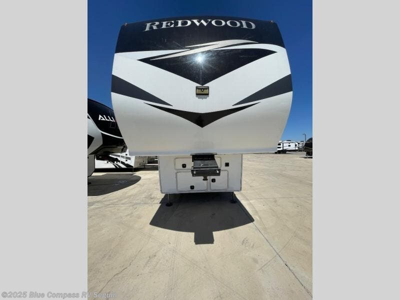 2021 CrossRoads Redwood 4001LK RV for Sale in Seguin, TX 78155