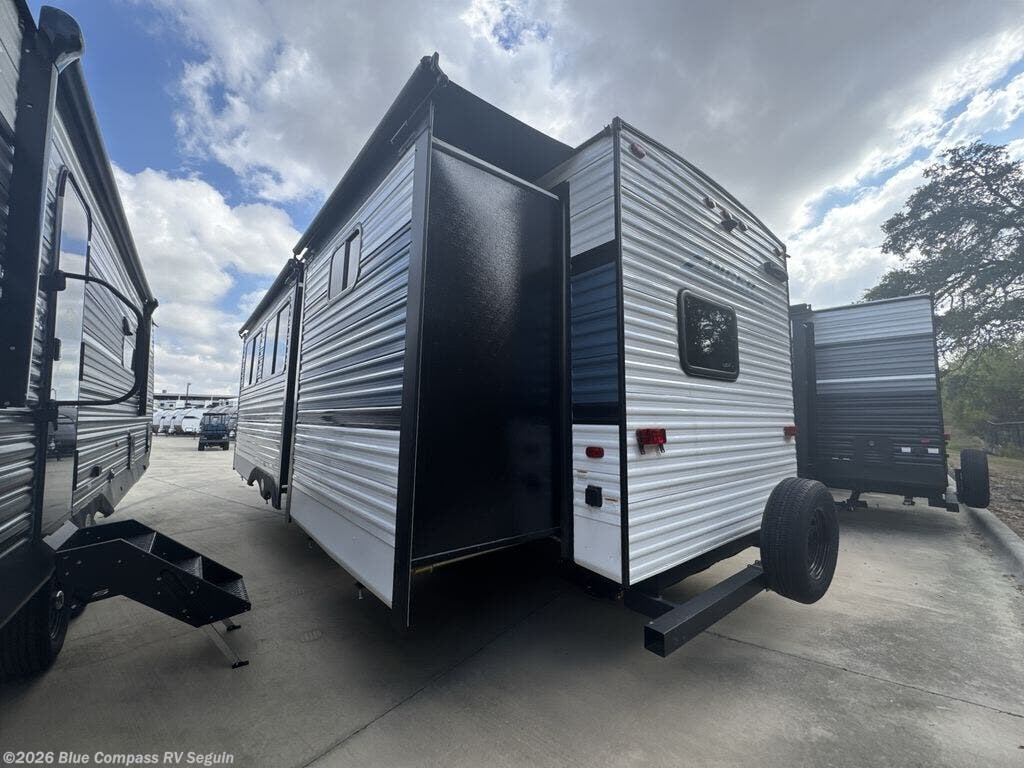 2025 Zinger 331BH by CrossRoads from Blue Compass RV Seguin in Seguin, Texas