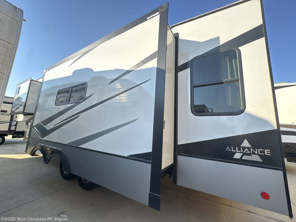 2023 Alliance RV Avenue 30RLS - Used Fifth Wheel For Sale by Blue Compass RV Seguin in Seguin, Texas
