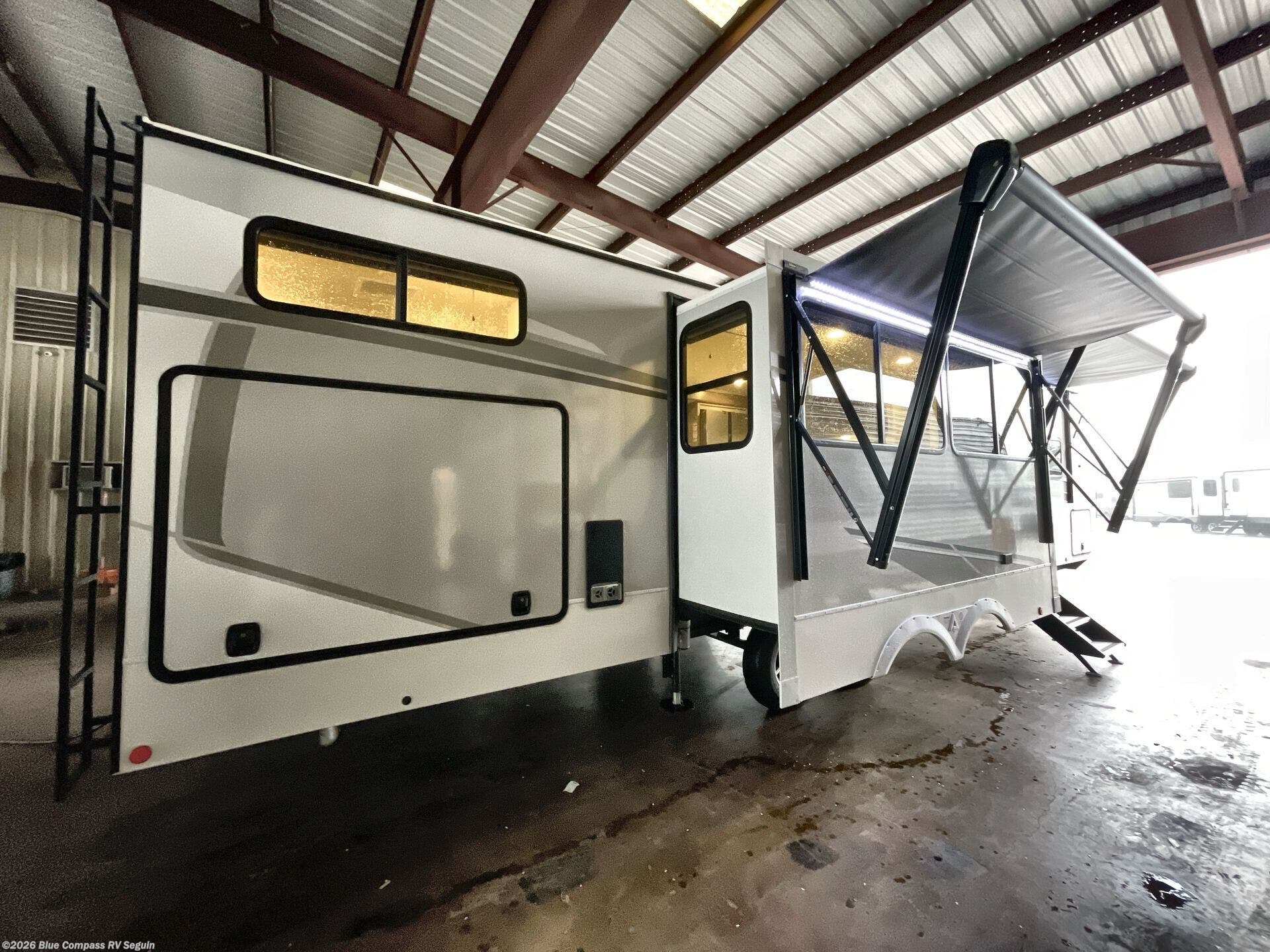 2026 Avenue 333BH by Alliance RV from Blue Compass RV Seguin in Seguin, Texas