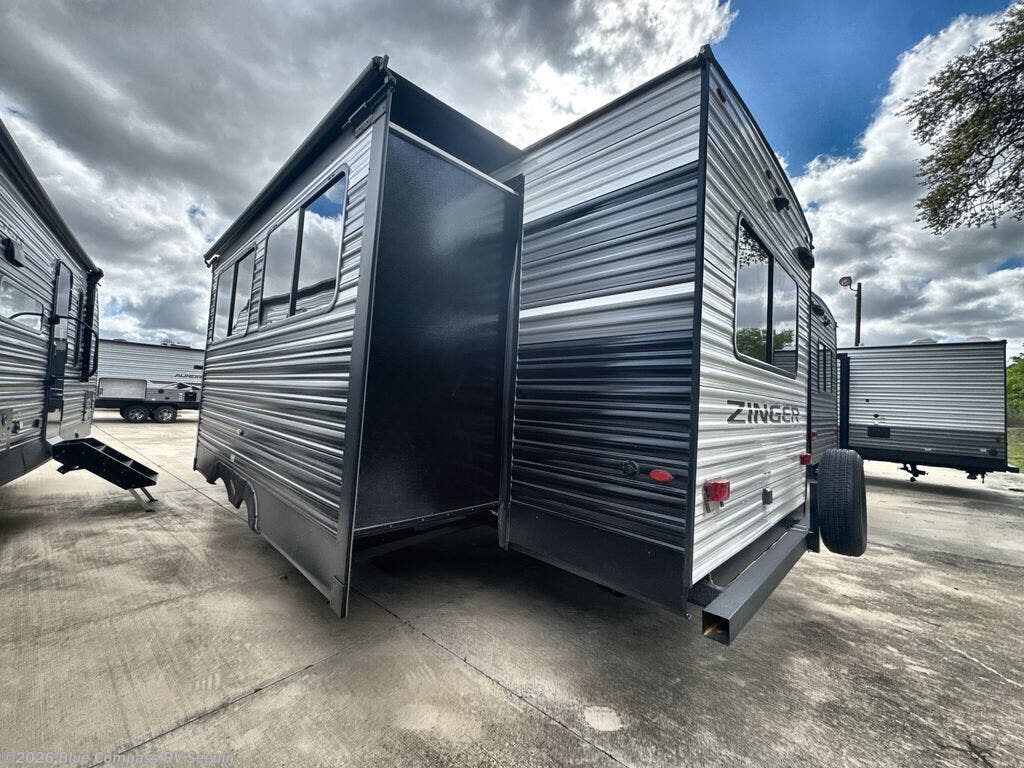 2026 Zinger 260RL by CrossRoads from Blue Compass RV Seguin in Seguin, Texas