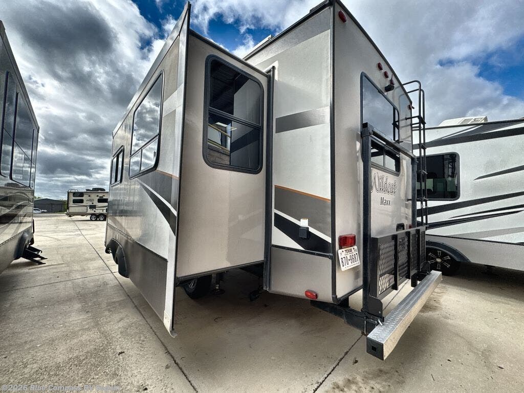 2017 Forest River Wildcat 262RGX - Used Fifth Wheel For Sale by Blue Compass RV Seguin in Seguin, Texas