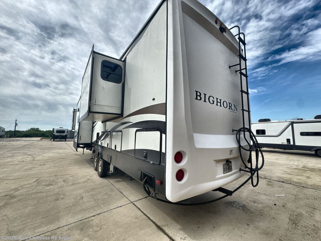 2019 Heartland Bighorn 3950FL - Used Fifth Wheel For Sale by Blue Compass RV Seguin in Seguin, Texas