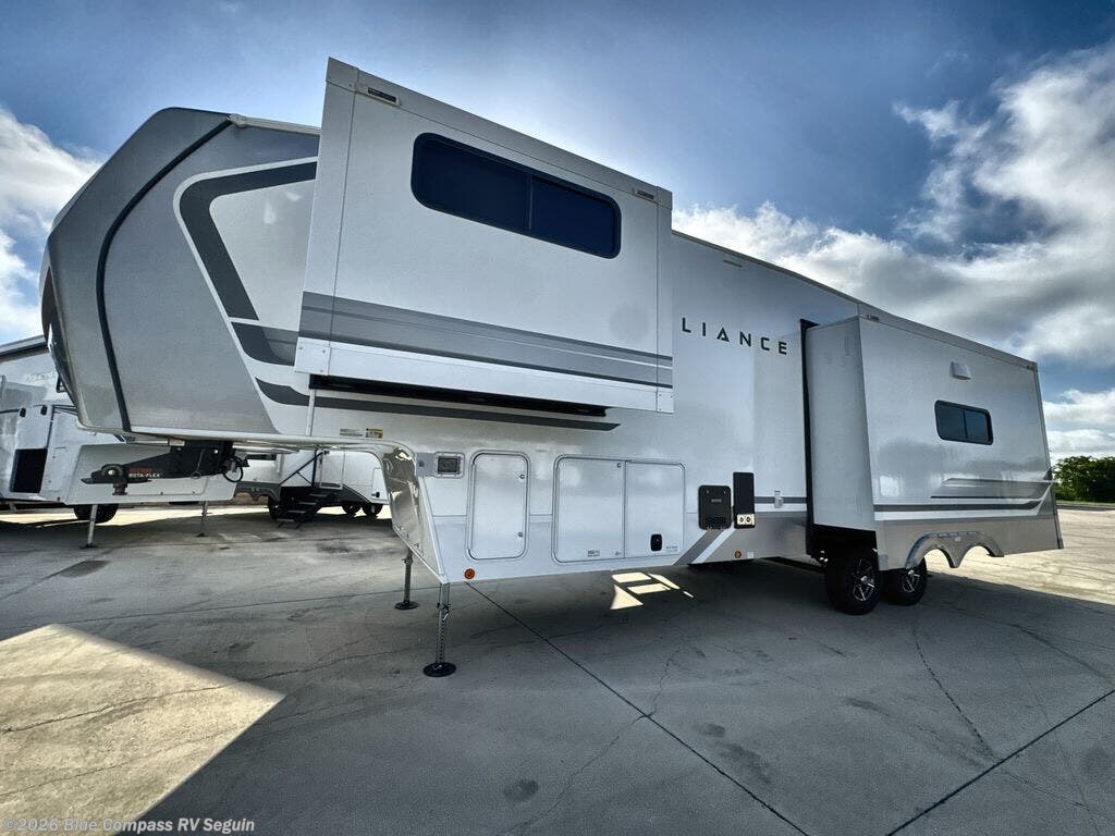 2027 Avenue 32RLS by Alliance RV from Blue Compass RV Seguin in Seguin, Texas