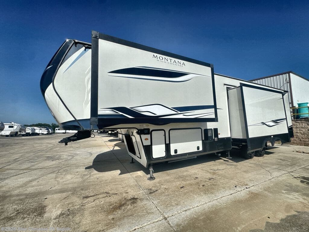 Used 2022 Keystone Montana High Country 351BH available in Seguin, Texas