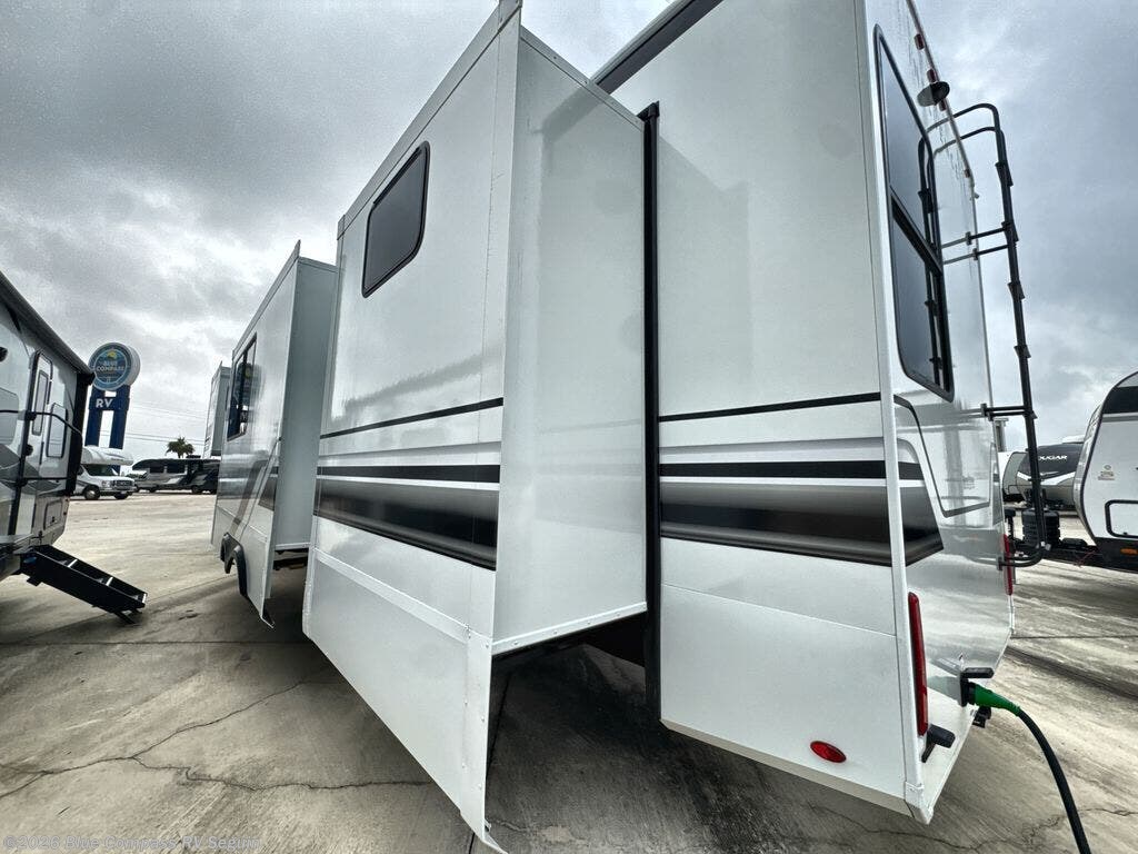 2027 Influence 3904BH by Grand Design from Blue Compass RV Seguin in Seguin, Texas