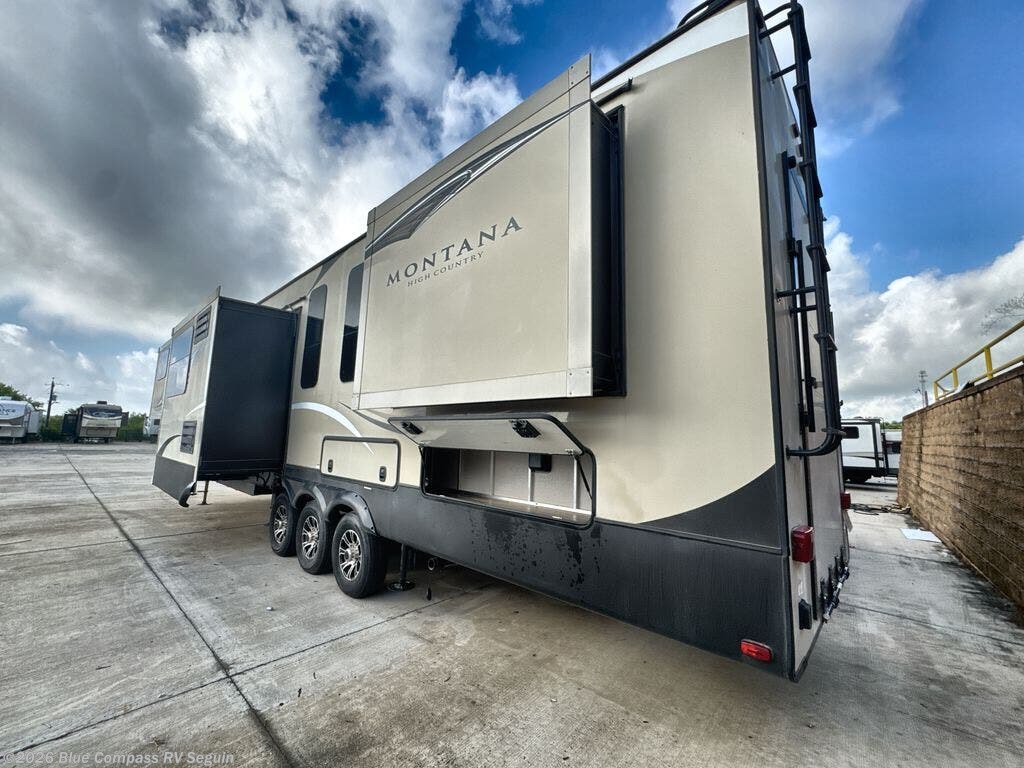 2017 Keystone Montana High Country 380TH - Used Toy Hauler For Sale by Blue Compass RV Seguin in Seguin, Texas