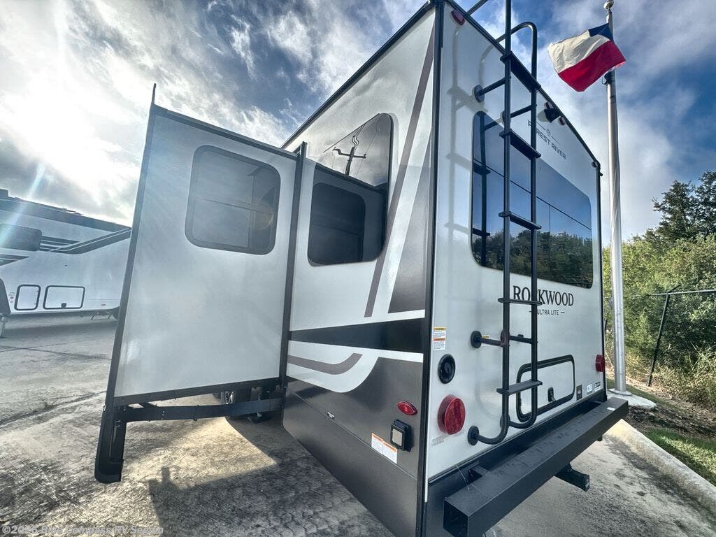 2027 Forest River Rockwood Ultra Lite 2618RD - New Travel Trailer For Sale by Blue Compass RV Seguin in Seguin, Texas