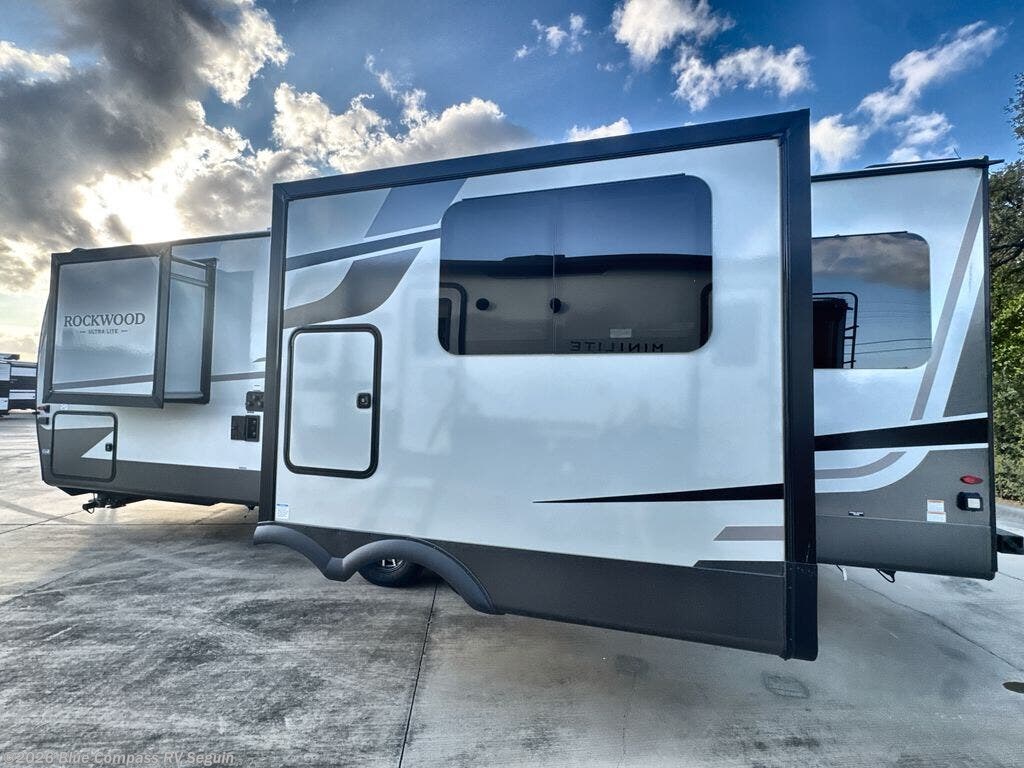 2027 Rockwood Ultra Lite 2618RD by Forest River from Blue Compass RV Seguin in Seguin, Texas
