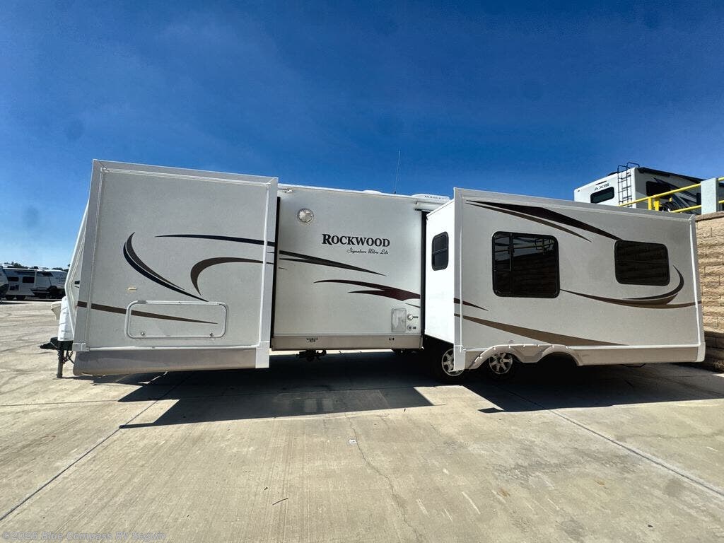 2010 Rockwood Signature Ultra Lite 8314BSS by Forest River from Blue Compass RV Seguin in Seguin, Texas