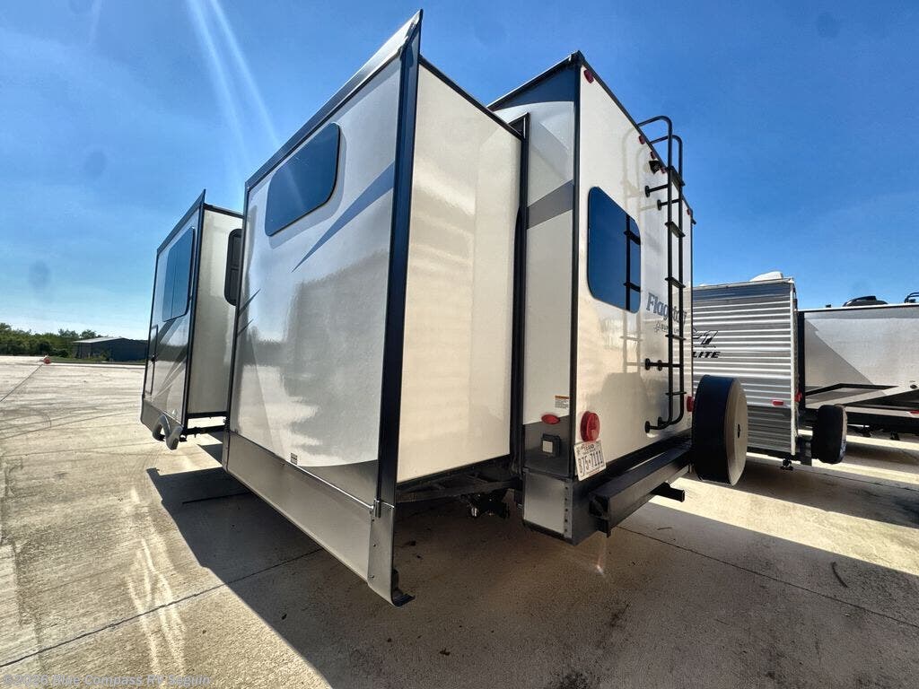 2024 Forest River Flagstaff Super Lite 26BHW - Used Travel Trailer For Sale by Blue Compass RV Seguin in Seguin, Texas