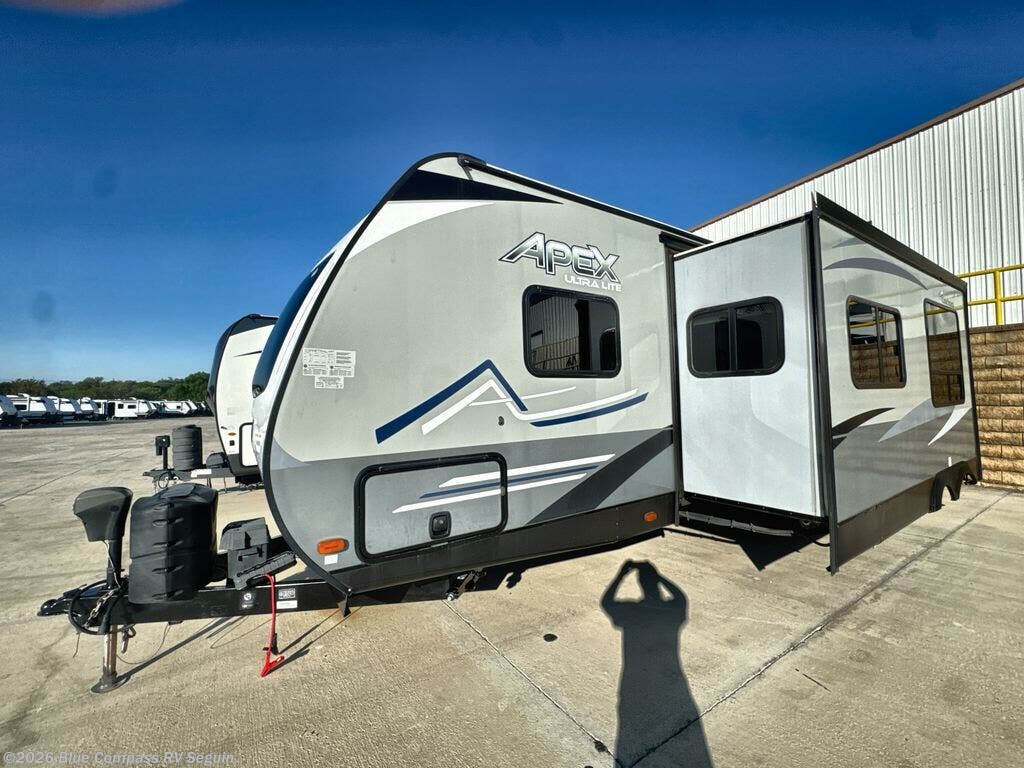 Used 2021 Coachmen Apex Ultra-Lite 289TBSS available in Seguin, Texas
