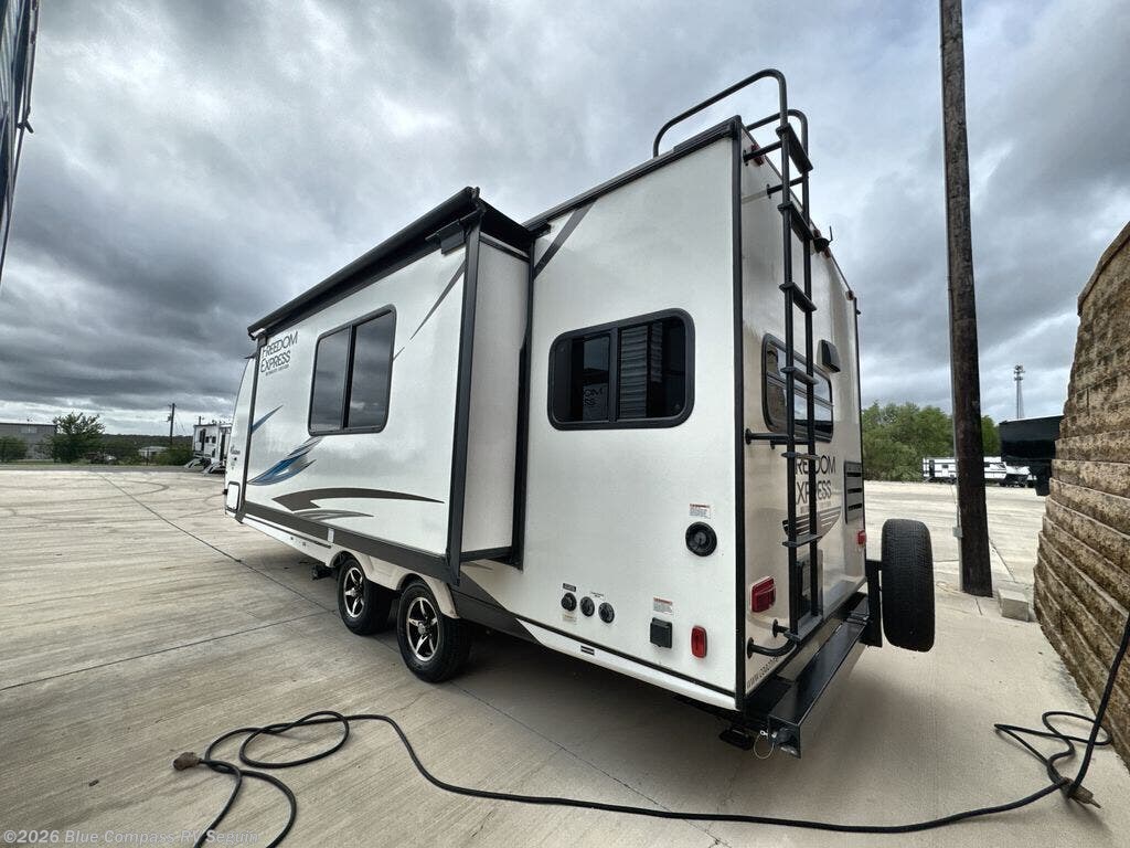 2020 Coachmen Freedom Express Ultra Lite 246RKS - Used Travel Trailer For Sale by Blue Compass RV Seguin in Seguin, Texas