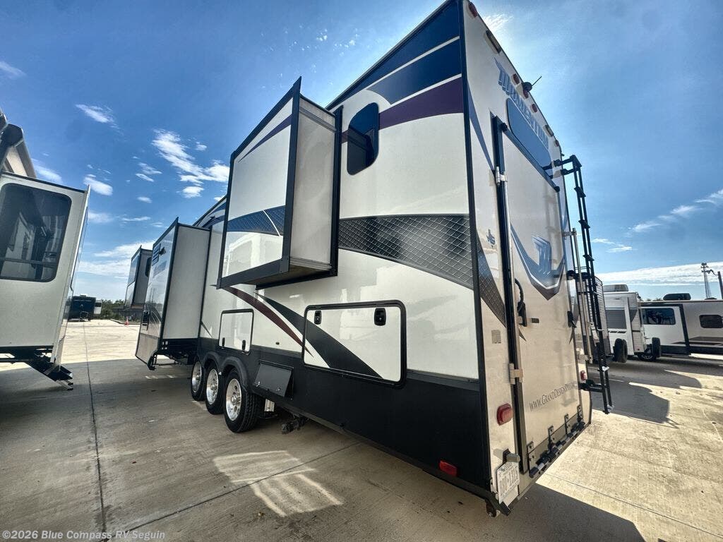 2017 Momentum 376TH by Grand Design from Blue Compass RV Seguin in Seguin, Texas