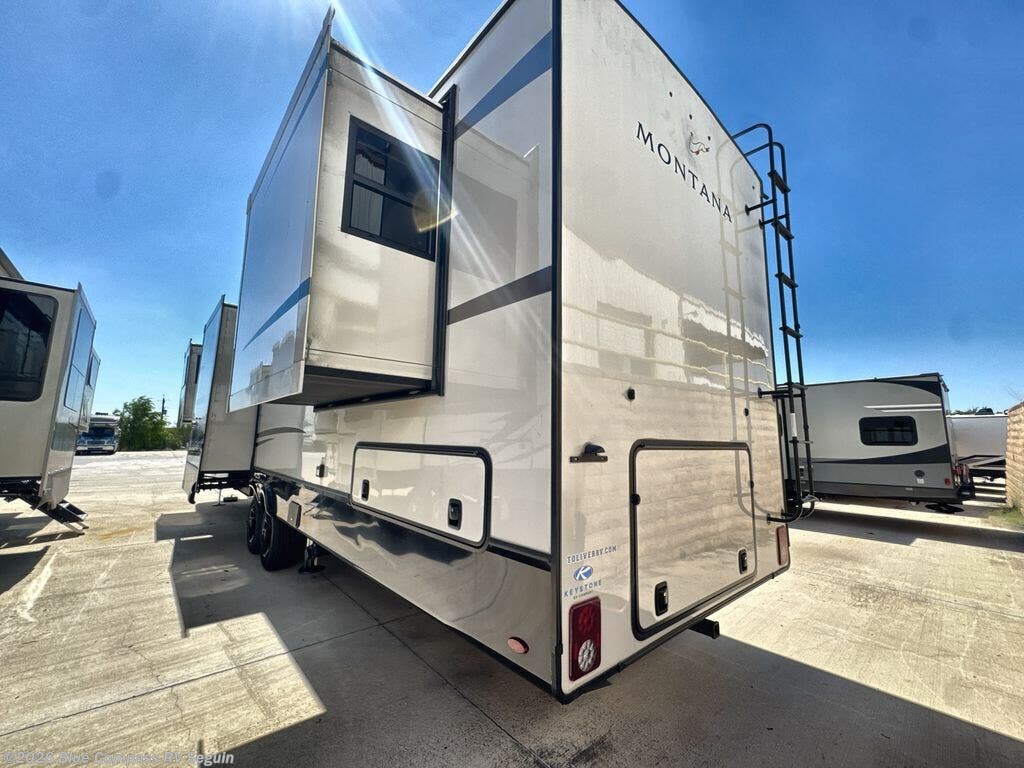 2025 Montana 3941FO by Keystone from Blue Compass RV Seguin in Seguin, Texas