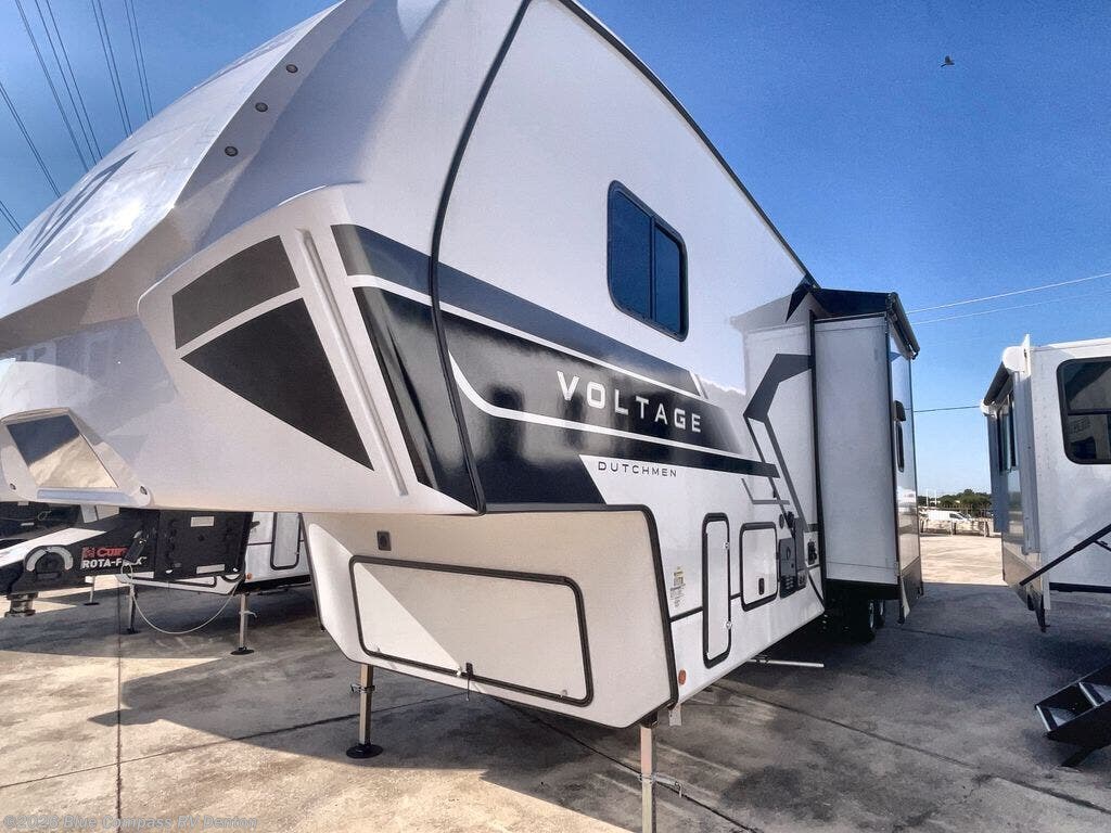 New 2026 Dutchmen Voltage V-Series 3600 available in Denton, Texas