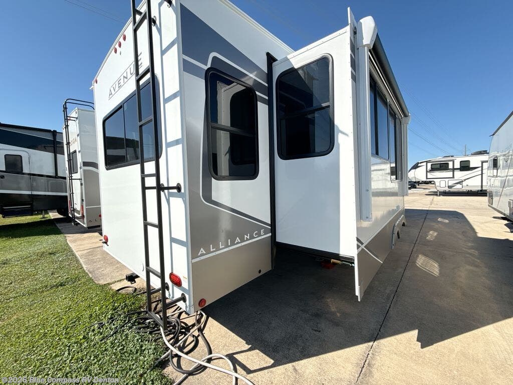 New 2026 Alliance RV Avenue 32RLS available in Denton, Texas