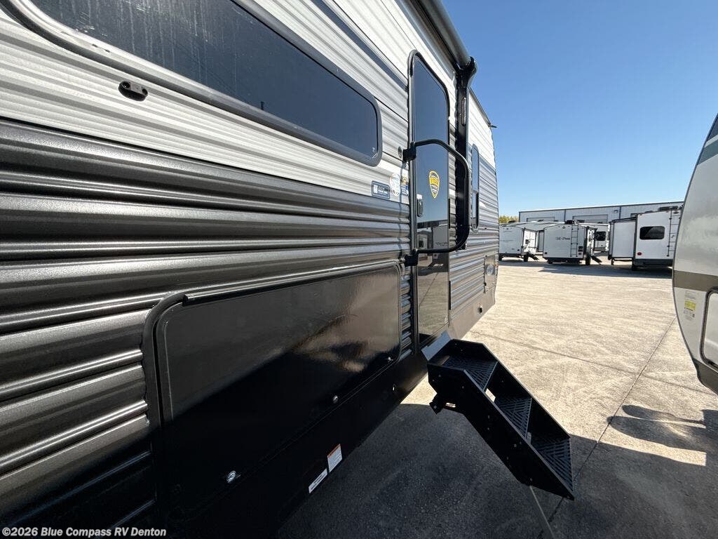 New 2026 CrossRoads Zinger 320FB available in Denton, Texas