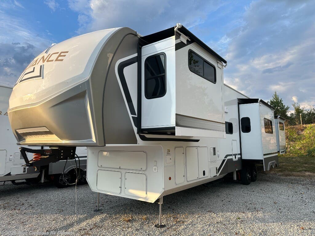New 2026 Alliance RV Paradigm 395DS available in Denton, Texas