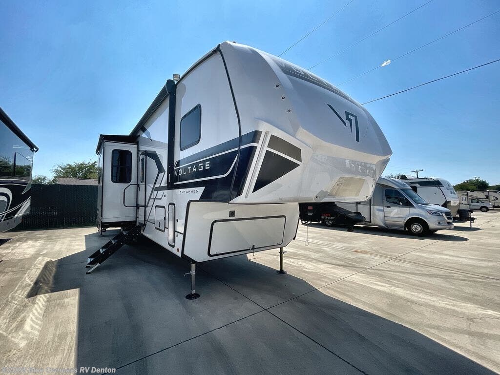 2025 Dutchmen Voltage V-Series 3600 - New Toy Hauler For Sale by Blue Compass RV Denton in Denton, Texas features Slideout