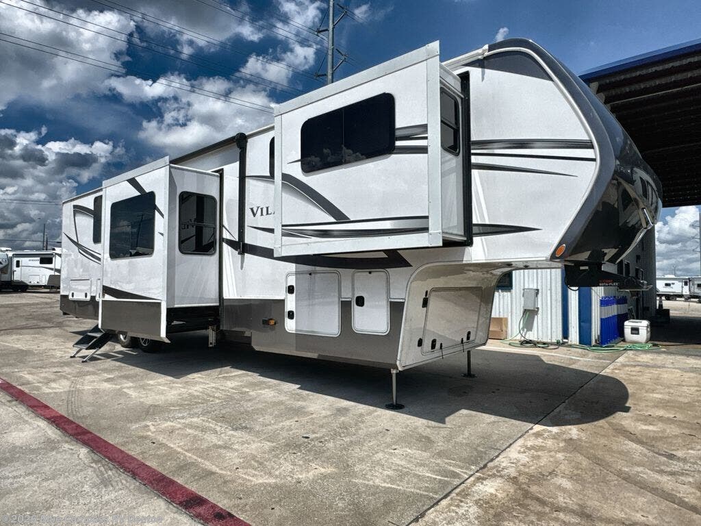 2023 Vilano 377FL by Vanleigh from Blue Compass RV Denton in Denton, Texas